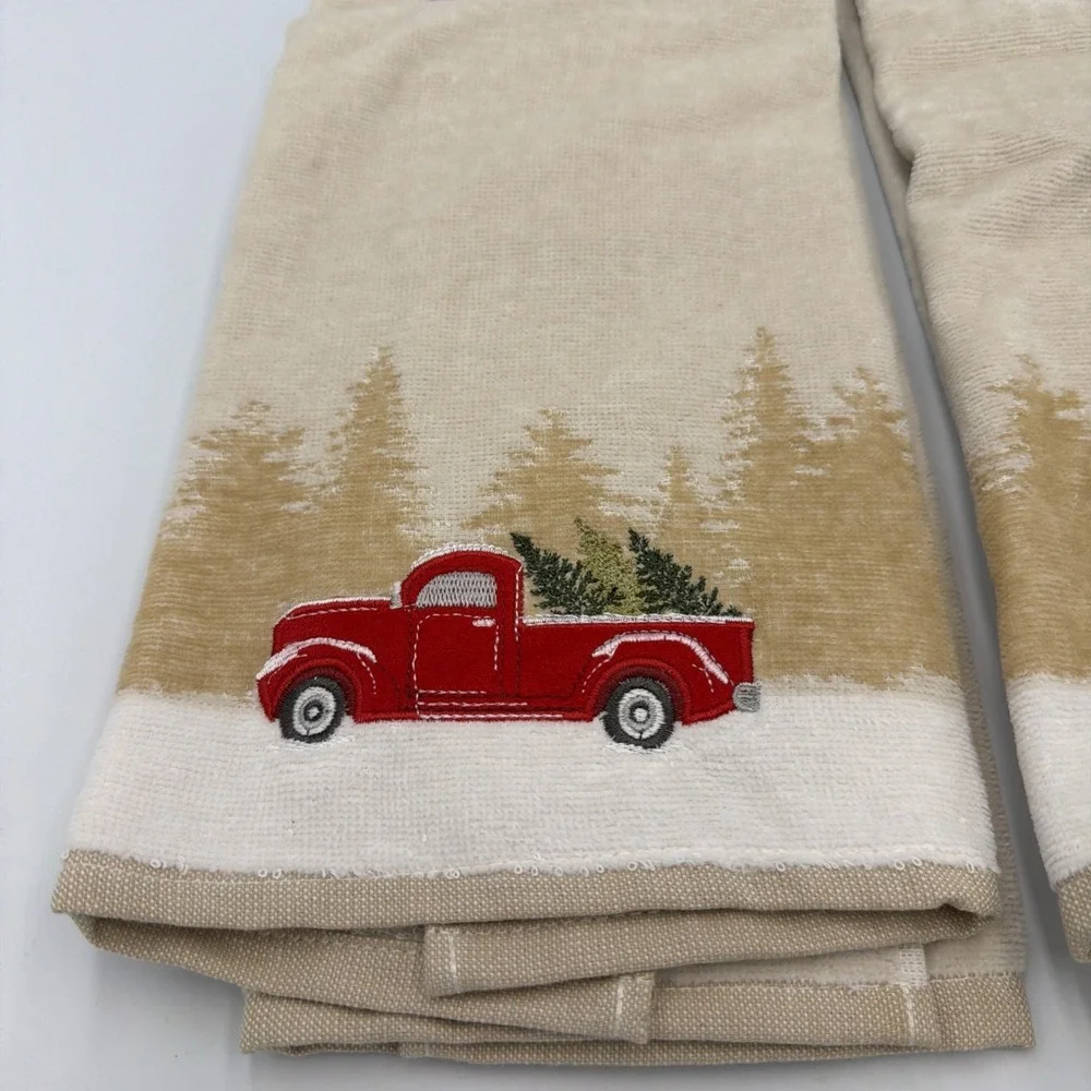 St Nicholas Square Holiday Truck Hand Towel -NEW Set Of 2